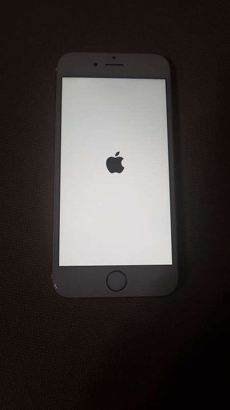 iPhone 6S 64GB,10/10 PHYSICAL CONDITION,GOLD/WHITE,CHARGER,CABLE,EARPHONES,LOCAL,READ DESCRIPTION..