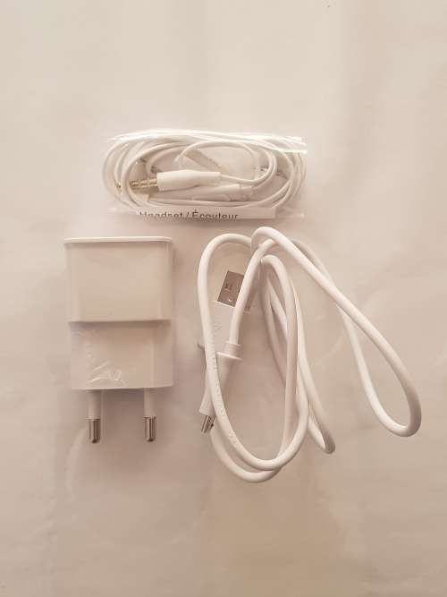 HUAWEI P8 LITE,SINGLE SIM,WHITE,10/10,ACCESSORIES,LOCAL,