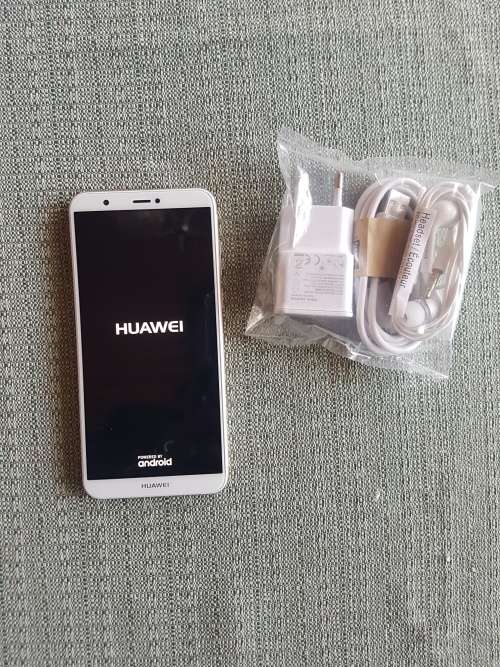 HUAWEI  P SMART 32GB,,GOLD/WHITE,10/10,LOCAL,ACCESSORIES,BUY NOW PRICE INCLUDES FREE SHIPPING