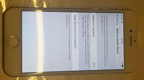 iPhone 7 32GB, MINT CONDITION,SILVER,CHARGER AND USB CABLE, 10/10