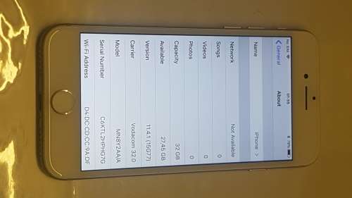 iPhone 7 32GB, MINT CONDITION,SILVER,CHARGER AND USB CABLE, 10/10