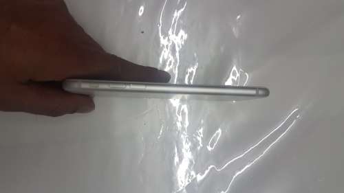 iPhone 7 32GB, MINT CONDITION,SILVER,CHARGER AND USB CABLE, 10/10
