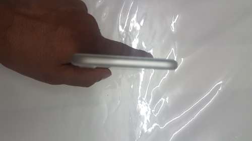 iPhone 7 32GB, MINT CONDITION,SILVER,CHARGER AND USB CABLE, 10/10