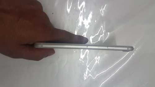iPhone 7 32GB, MINT CONDITION,SILVER,CHARGER AND USB CABLE, 10/10