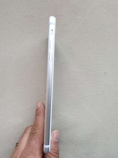iPhone 7 PLUS 128GB, BRAND NEW CONDITION,SILVER,CHARGER AND USB CABLE, 10/10