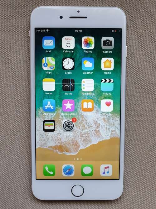 iPhone 7 PLUS 128GB, BRAND NEW CONDITION,SILVER,CHARGER AND USB CABLE, 10/10