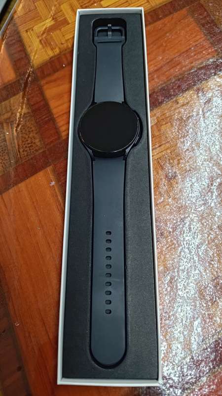SAMSUNG WATCH 5 44MM LTE, GRAPHITE,BOX AND CHARGER.