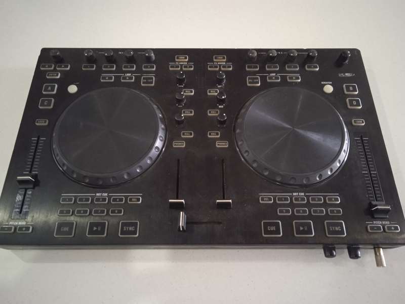 Behringer CMD Studio 4a DJ Console