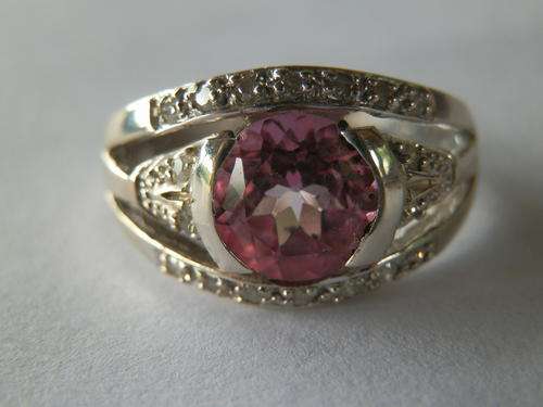 14 ct White gold !!!!!!!!!!!!!! Diamonds and Pink tourmaline ring