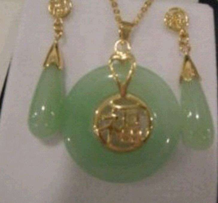 Beautiful Natural Jade Pendant and pair of Earrings Set