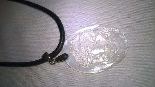 Natural Cameo shell pendant (free neck cord )