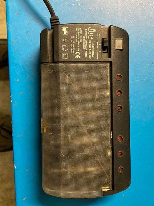 Universal Ni-MH Battery Charger