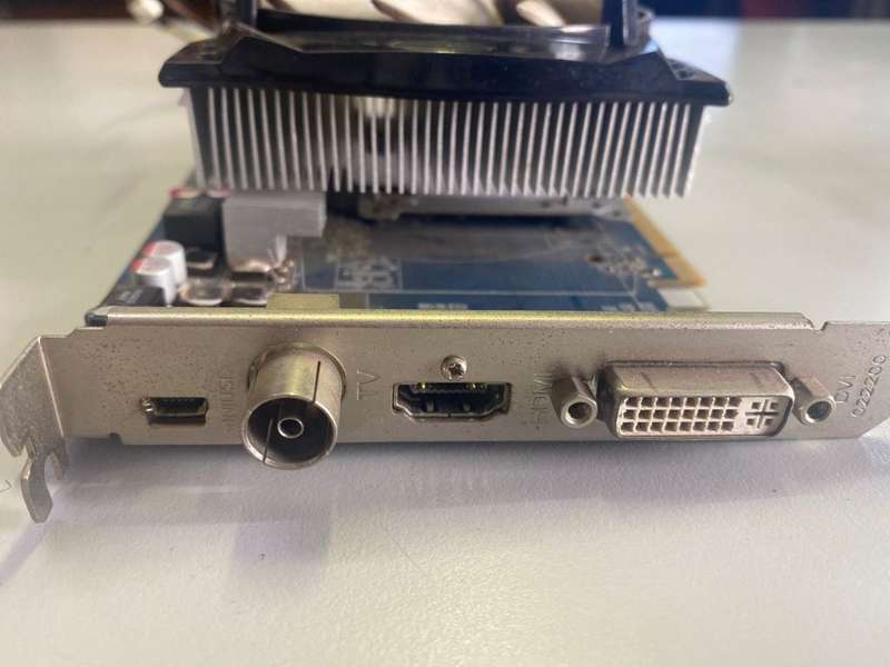 Sapphire Technology ATI Radeon 5570 HD 1GB PCI-Express HDMI XtendTV