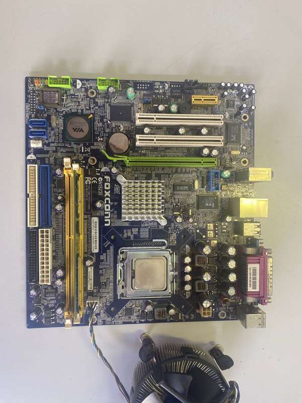Foxconn N15235 & Intel® Pentium® Processor E2160 1M Cache, 1.80 GHz, 800 MHz FSB & 1Gb RAM