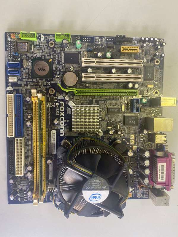 Foxconn N15235 & Intel® Pentium® Processor E2160 1M Cache, 1.80 GHz, 800 MHz FSB & 1Gb RAM
