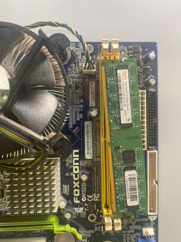 Foxconn N15235 & Intel® Pentium® Processor E2160 1M Cache, 1.80 GHz, 800 MHz FSB & 1Gb RAM
