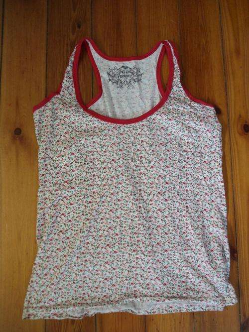 DENIM CO - White and red floral tank top, size 10/ 12
