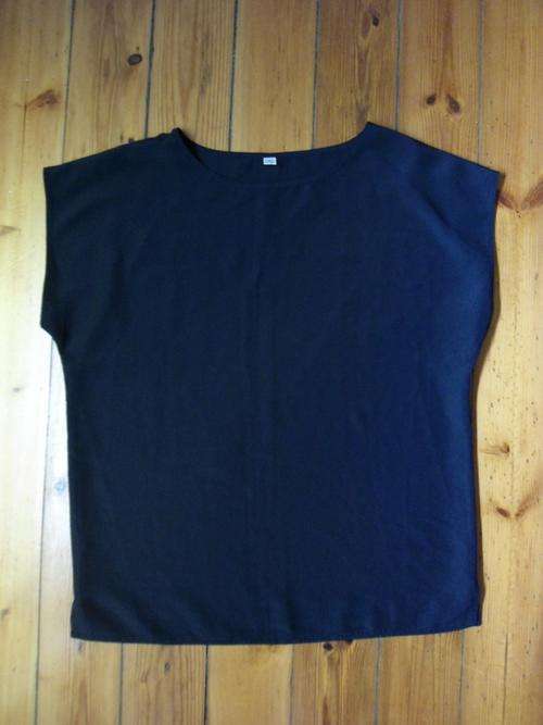 Black label-less top size 10