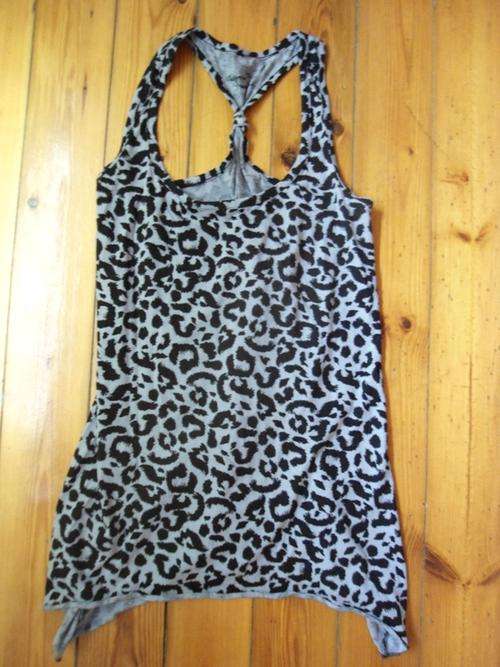 E-Vie Grey & Black Leopard print top ex cond