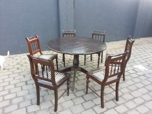 6 Seater Round Dining Room Suite