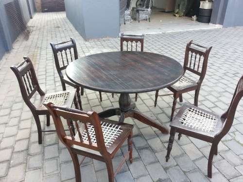 6 Seater Round Dining Room Suite