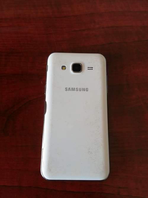 Samsung J500 (Screen Cracked)