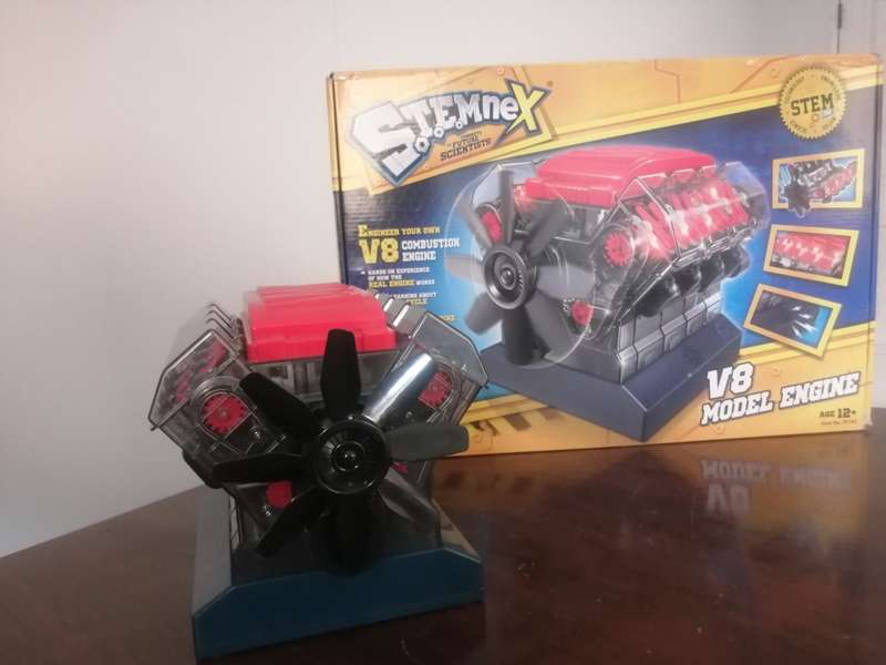 V8 Model Engine
