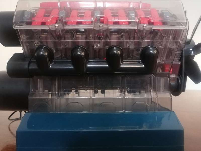 V8 Model Engine