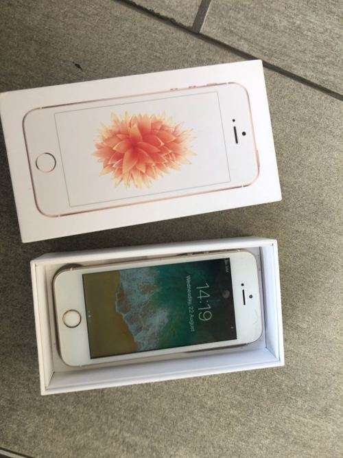 iPhone SE Gold(16GB) *PRESTINE CONDITION * 10/10, comes with BOX and CHARGER CABLE