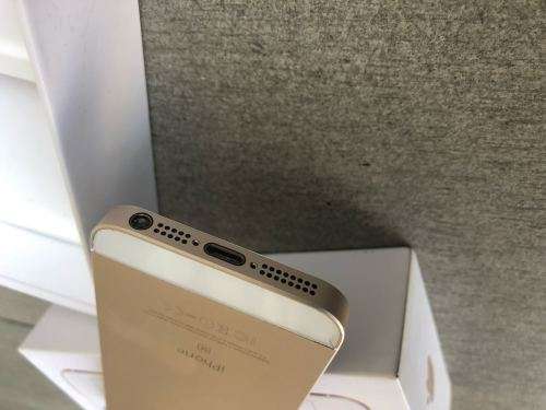 iPhone SE Gold(16GB) *PRESTINE CONDITION * 10/10, comes with BOX and CHARGER CABLE