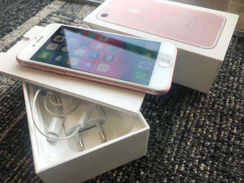 iPhone 7 Rose Gold (128GB capacity) *GREAT CONDITION * , comes with box and all accessories