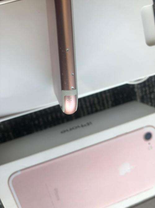 iPhone 7 Rose Gold (128GB capacity) *GREAT CONDITION * , comes with box and all accessories