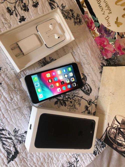 iPhone 7 Plus Matte Black (32GB capacity) *EXCELLENT CONDITION * , comes with box and accessories
