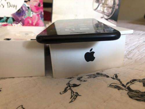 iPhone 7 Plus Matte Black (32GB capacity) *EXCELLENT CONDITION * , comes with box and accessories