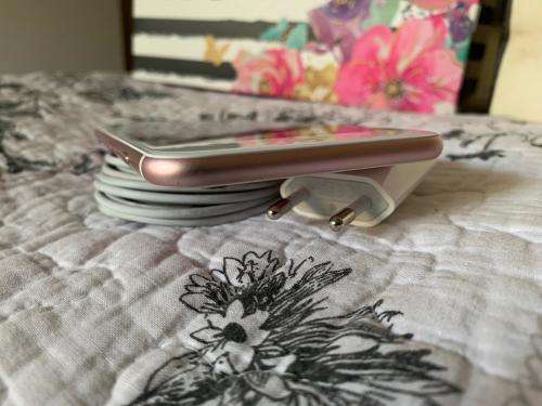 iPhone 6S Rose Gold (32GB ) *EXCELLENT CONDITION* + packaging & accessories iPhone 6S Plus Silver