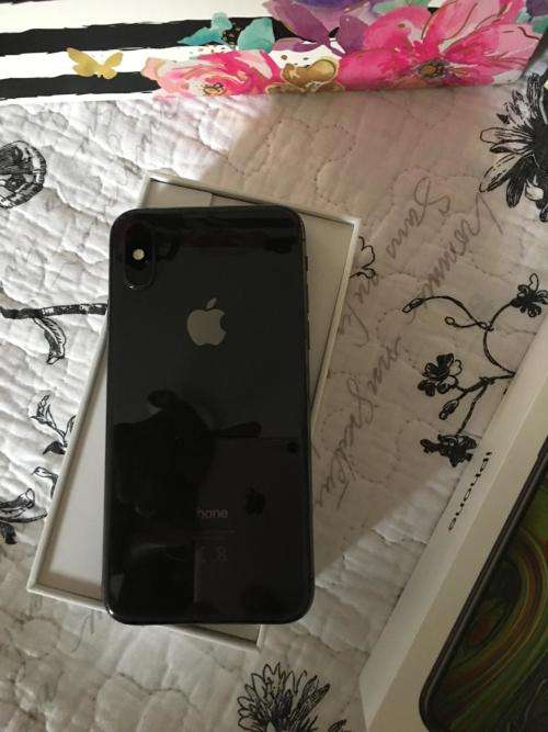 iPhone XS Max Space Grey (256GB capacity) *EXCELLENT CONDITION *, comes with box and all accessories