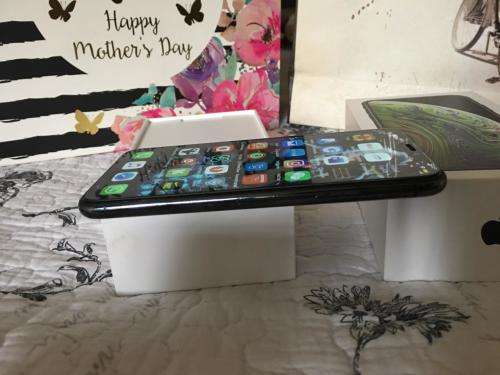 iPhone XS Max Space Grey (256GB capacity) *EXCELLENT CONDITION *, comes with box and all accessories