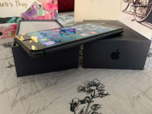 iPhone 8 Plus Space Grey (256GB capacity) *EXCELLENT CONDITION* + box and all accessories
