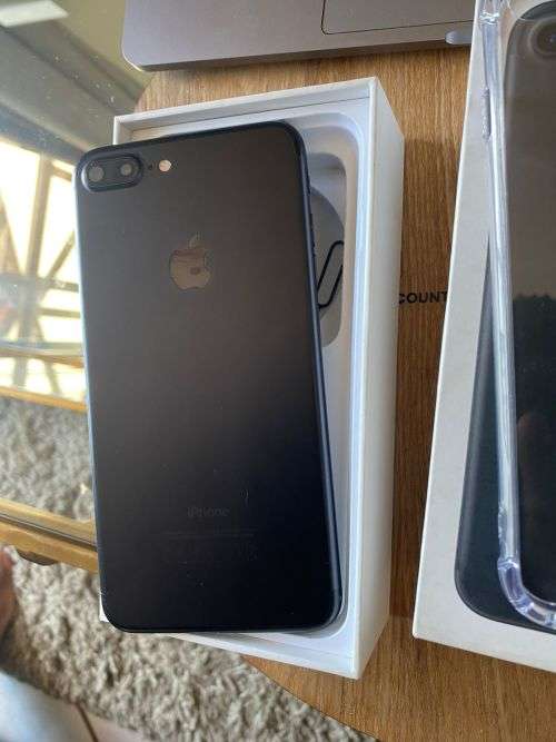 iPhone 7 Plus Black (128 GB) *GREAT CONDITION* + box and all accessories