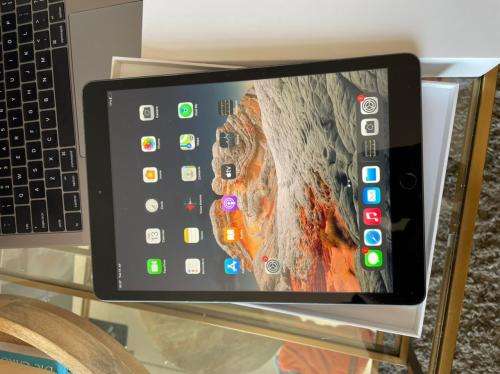 iPad 8th Gen 4G + Wi-Fi 128GB Excellent Condition + box and Proof of payment *READ AD*