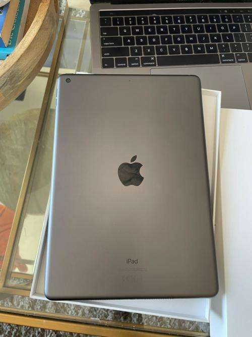 iPad 8th Gen 4G + Wi-Fi 128GB Excellent Condition + box and Proof of payment *READ AD*