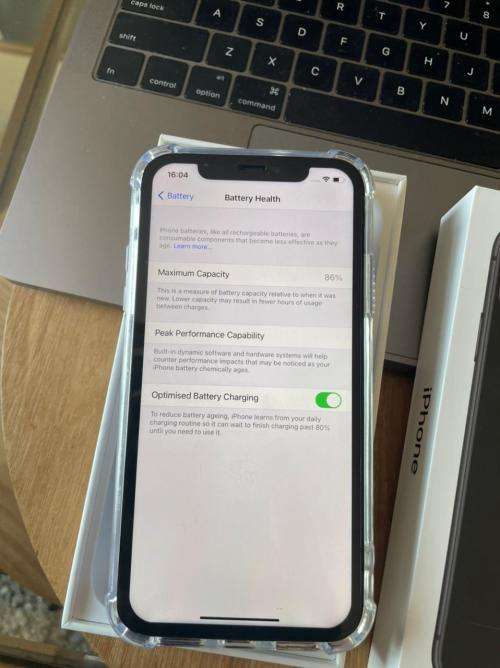 iPhone 11 Purple (64GB) *IN EXCELLENT CONDITION* , comes with packaging and accessories