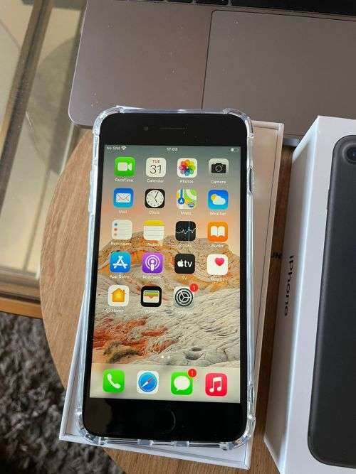 iPhone  7 Plus Black (128GB ) *EXCELLENT CONDITION* + box and accessories