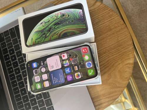 iPhone XS Max Space Grey (256GB)  Prestine Condition + box, charger and EXTRAS worth R599.