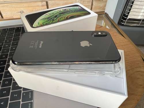 iPhone XS Max Space Grey (256GB)  Prestine Condition + box, charger and EXTRAS worth R599.