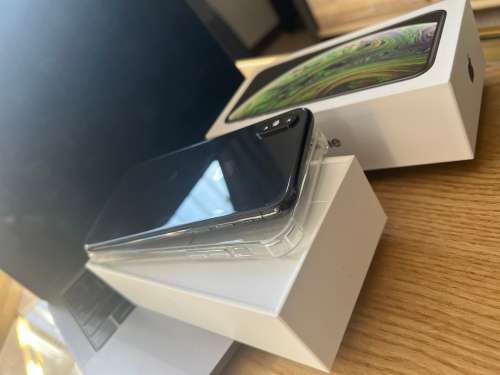 iPhone XS Max Space Grey (256GB)  Prestine Condition + box, charger and EXTRAS worth R599.