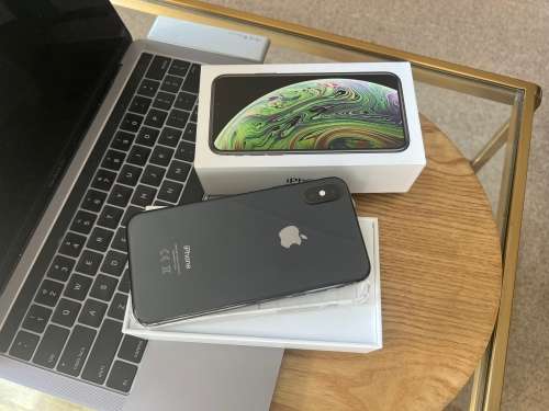 iPhone XS Max Space Grey (256GB)  Prestine Condition + box, charger and EXTRAS worth R599.
