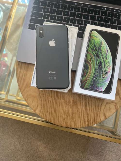 iPhone XS Max Space Grey (256GB)  Prestine Condition + box, charger and EXTRAS worth R599.