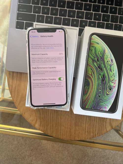 iPhone XS Max Space Grey (256GB)  Prestine Condition + box, charger and EXTRAS worth R599.