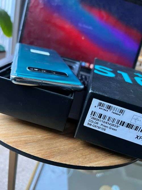 Samsung Galaxy S10 Plus (128GB) *EXCELLENT CONDITION * + Box and Accessories